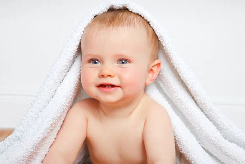 À QUEL ÂGE ET COMMENT LES ENFANTS DOIVENT ILS SE BROSSER LES DENTS